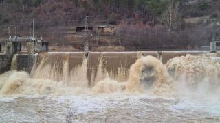 Зрелищно ВИДЕО: Дъждове и бури сътвориха Родопската „Ниагара“ 