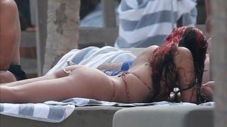 Спипаха дъщерята на Мадона по миниатюрни бикини СНИМКИ 18+
