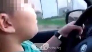 Последовател на цигането Фончо умело върти волана на бащината шкода ВИДЕО 