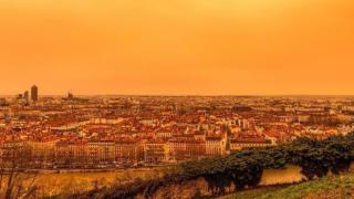 Зловещо знамение: Небето над Франция стана оранжево като на Марс ВИДЕО 