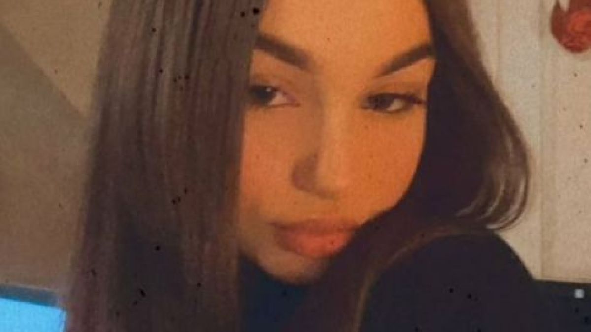Детето чудо Крисия пак подпали мрежата със СНИМКИ по бански 