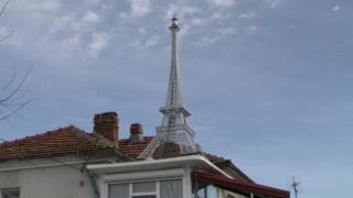 3-метрова Айфелова кула събира погледите в Бургас ВИДЕО 