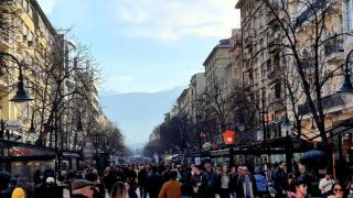 БАЗ: COVID-19 се превърна в кръчмарски вирус СНИМКИ