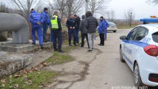 Смразяващо! Работници се натъкнаха на зловеща находка в центъра на Козлодуй СНИМКИ 