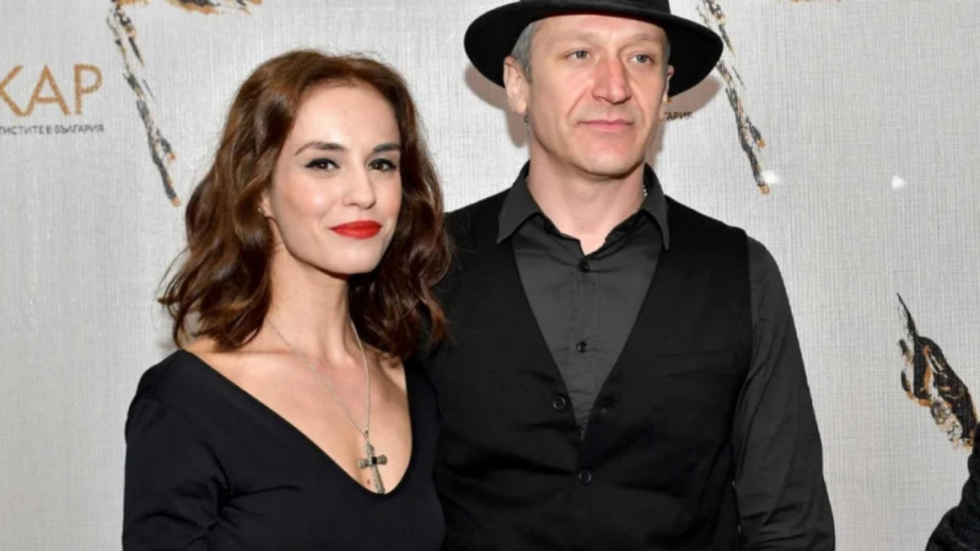 Бременната Радина и Деян Донков лъснаха чисто голи на СНИМКИ 18+