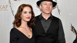 Бременната Радина и Деян Донков лъснаха чисто голи на СНИМКИ 18+