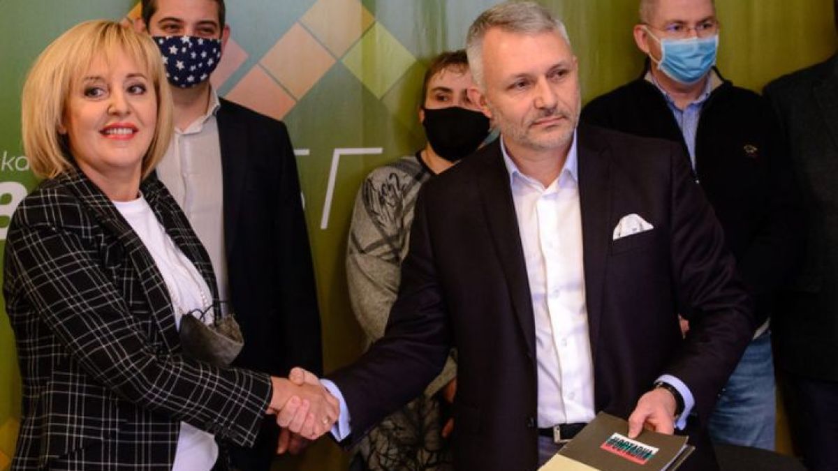 Усмивката ще изчезне от лицето на Манолова след тази новина за нея и Отровното трио!