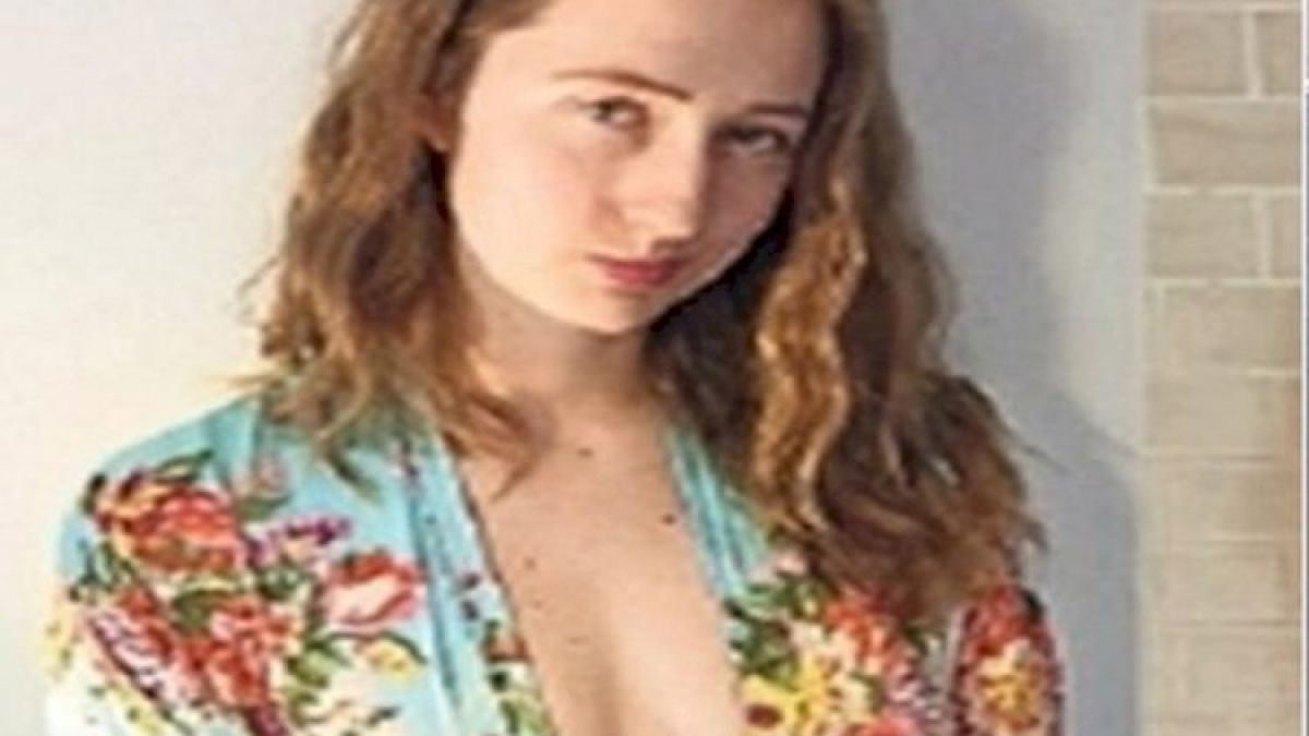 Лейтенантка от британска подводница участвала в порно СНИМКИ 18+ в секретна база
