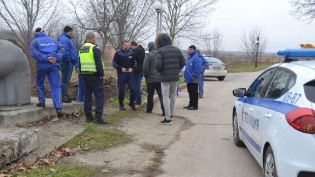 Нови разкрития за разложения труп в трап в центъра на Козлодуй СНИМКА