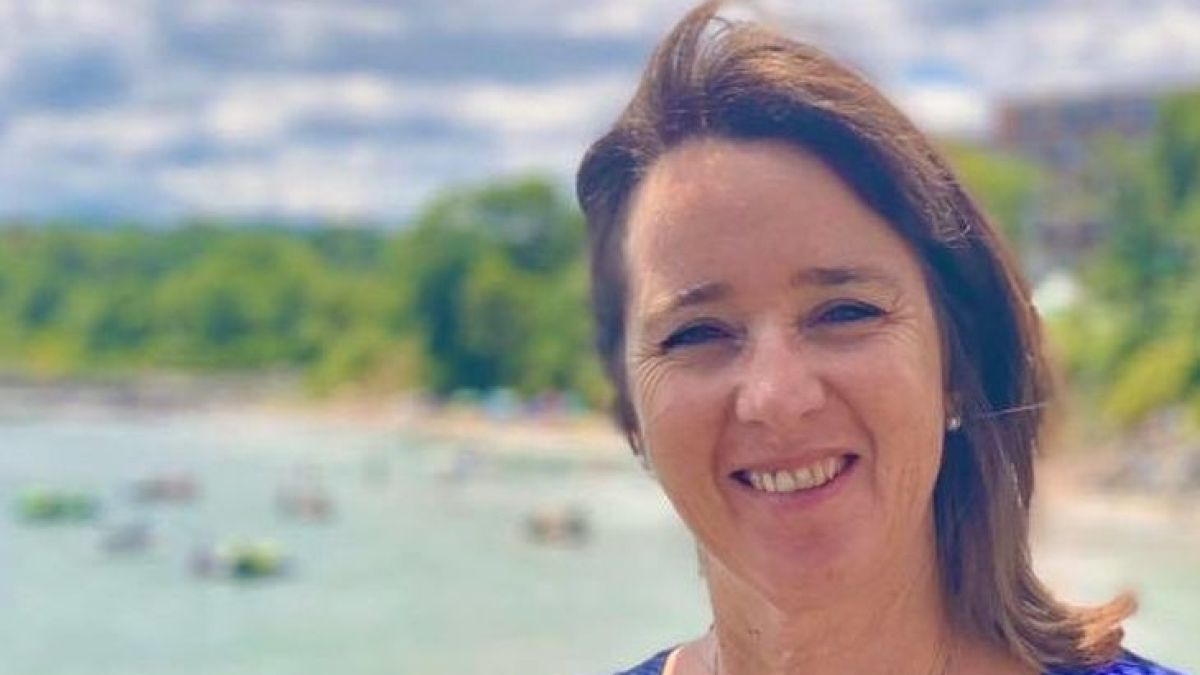 Мануела Малеева се пусна по бански от морето след регистрацията на ДБ СНИМКИ