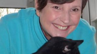 Сляпа котка се върна при стопанката си след 11 години скитане 