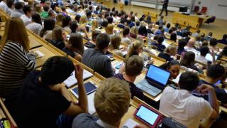 Университетите отпускат COVID стипендии за летния семестър