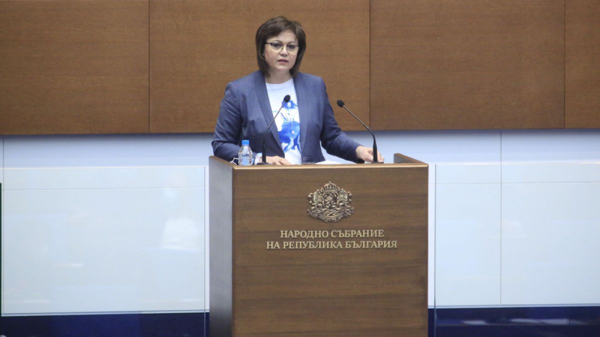 Нинова цитира шокиращи безумия от учебниците и даде революционна идея за образованието