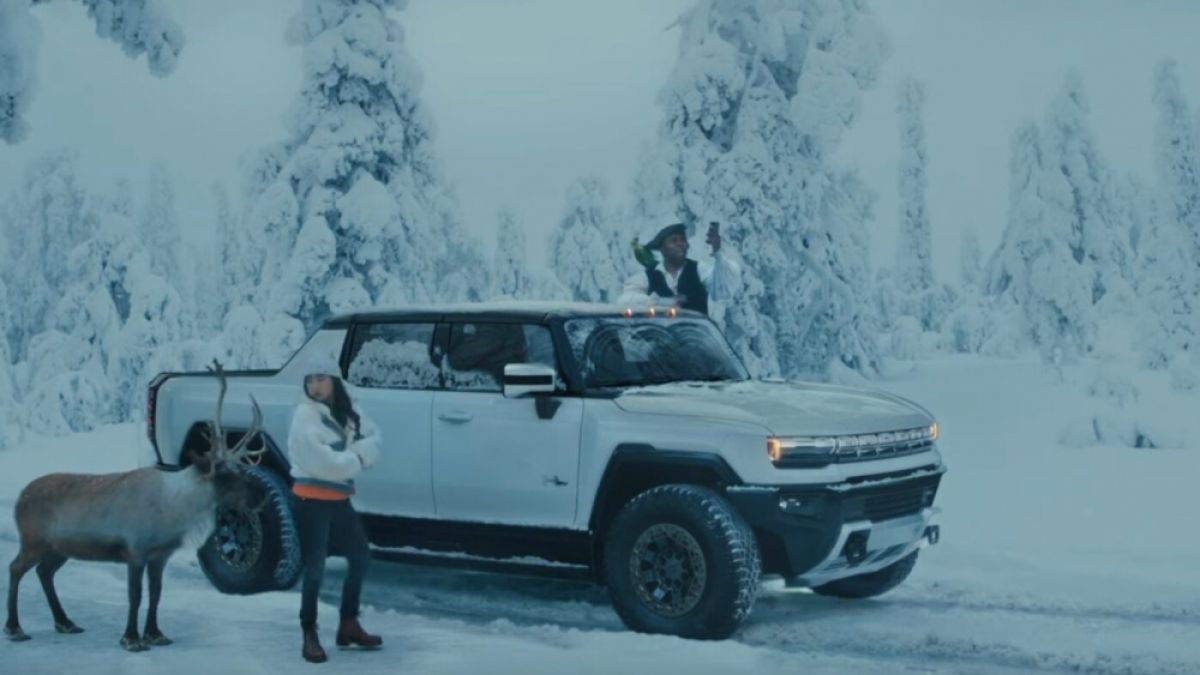 Вижте най-страхотните автомобилни реклами за 2021 г ВИДЕО