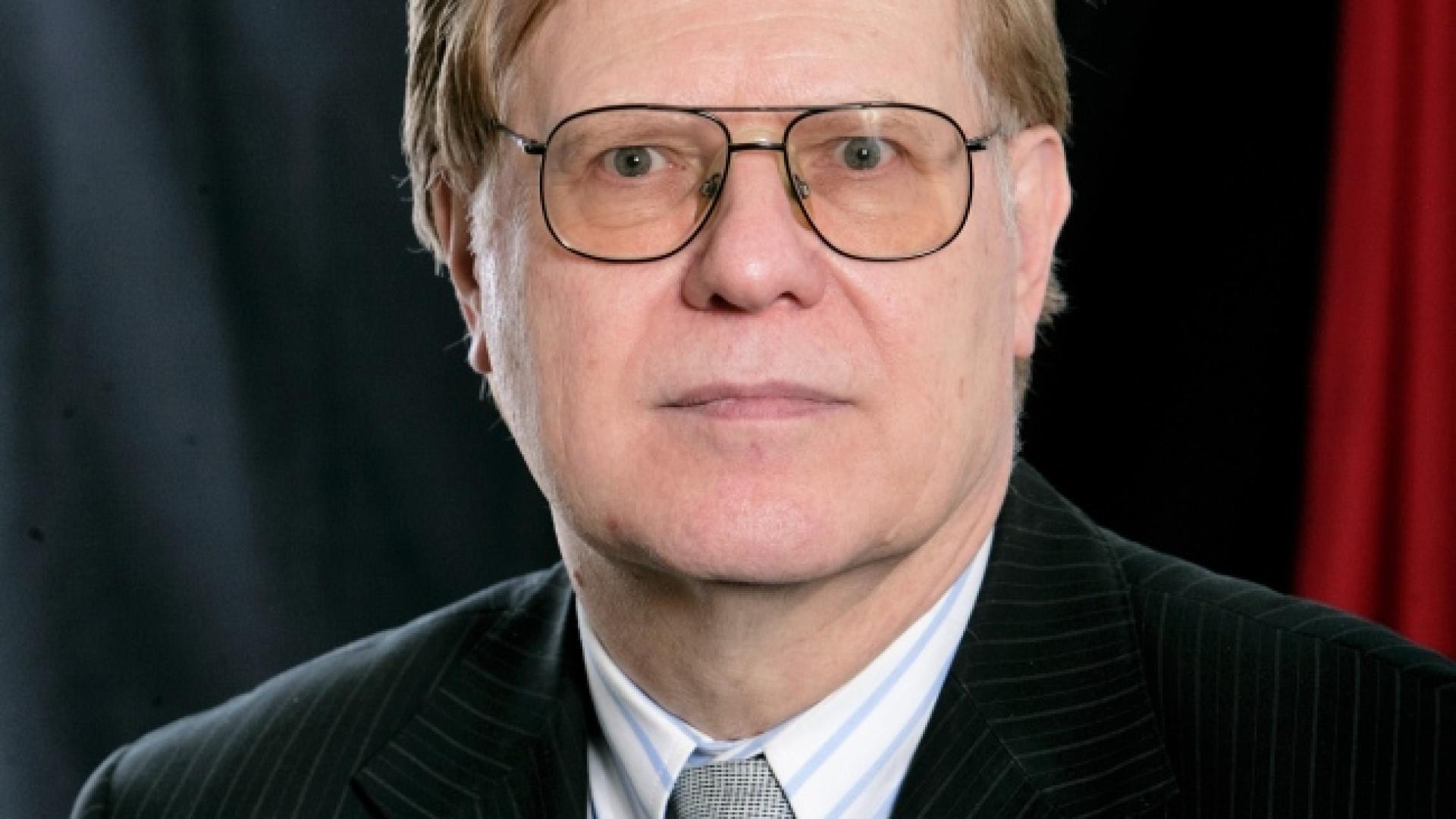 „Обичам те” – горещият нов хит на Веселин Маринов