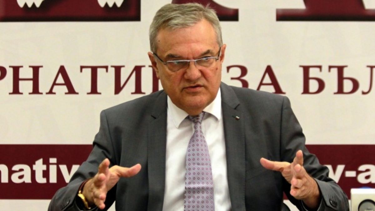 Румен Петков заговори като Мангъров и нарече ген. Мутафчийски "гологлаво пингвинче" 