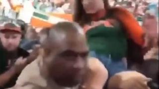 Чернокож полицай заби юмрук в лицето на бяло момиче в Маями ВИДЕО 