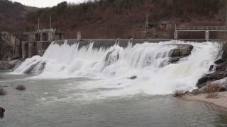 Уникално ВИДЕО: Язовирите край Кърджали на косъм от преливане, стихията е неописуема