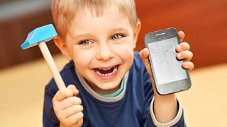 Русия забрани децата да използват смартфони 