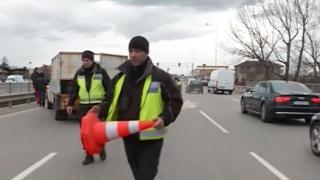 Заради трупа от Искър, изваден под моста на "Ботевградско шосе", шофьорът ще... ВИДЕО