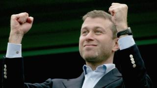 „Индипендънт” се извини на Абрамович заради Навални и му предложи пари за... 