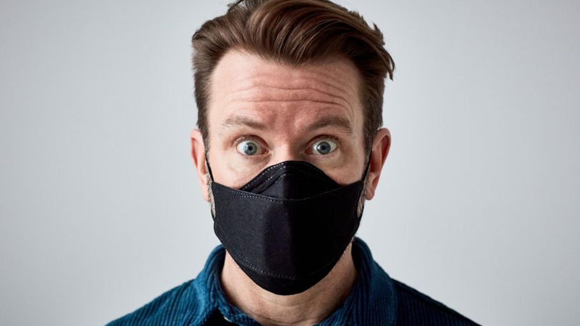 Скандален бизнес: Жени продават маски с миризмата на вагините си СНИМКИ 18+