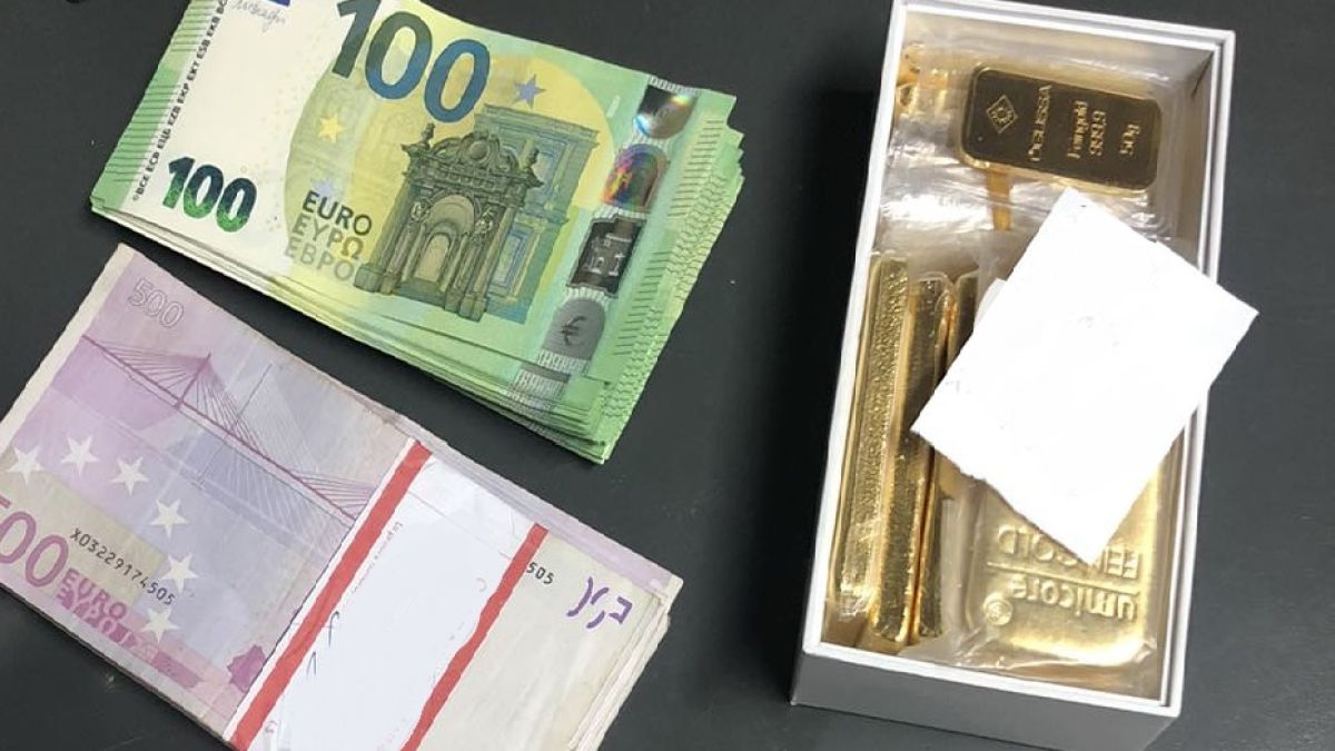 Митничари на "Калотина" извадиха килограми злато от Аudi Q7 на турчин, ето къде го скрил СНИМКИ