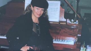 Мъж купи къщата на мъртва учителка и откри съкровища! Сензационно ВИДЕО