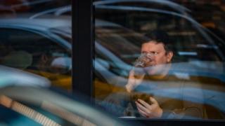 Могат ли баровете да са безопасни по време на пандемия?  