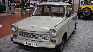 Шофьор провери до каква скорост може да ускори Trabant от 1979 година ВИДЕО 