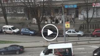 Първо в БЛИЦ! Брутален бой между шофьори в тузарско Ауди в Пловдив СНИМКИ