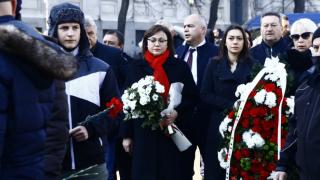 Нинова: Поклон, Апостоле! 
