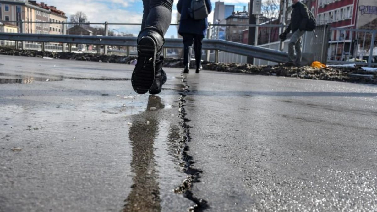 Стана ясно какво е разцепило "Лъвов мост" на четири места 