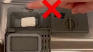 Цял живот сме слагали грешно таблетките за съдомиялната ВИДЕО