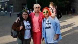  Аделина Банакиева без сутиен и с чутовен гаф по време на ваксинацията във ВМА