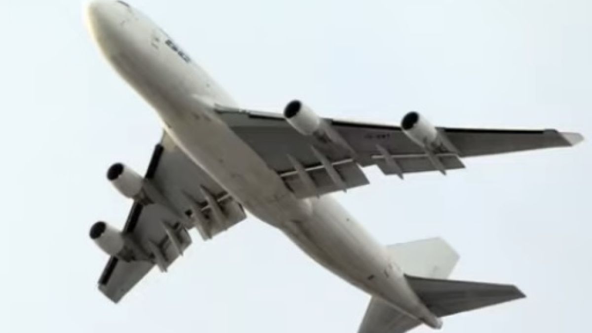 Нова драма с Boeing 747, който се разпадна във въздуха, сега над град в Нидерландия СНИМКИ