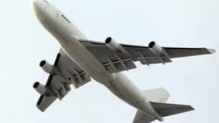 Нова драма с Boeing 747, който се разпадна във въздуха, сега над град в Нидерландия СНИМКИ