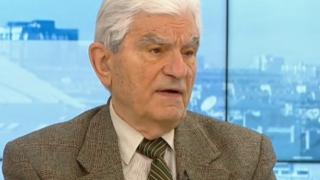 Акад. Петрунов уточни колко продължава имунитетът от трите ваксини у нас