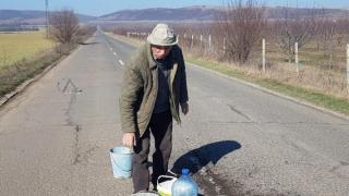 Цяла България говори за дядо Георги от Бата, който с лопата в ръка... СНИМКИ