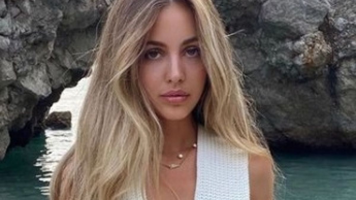 Секси тенденция: Шал върху голи гърди СНИМКИ 