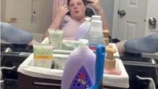 Ужас: Момиче си направи епилация у дома и остана със слепени бедра СНИМКИ