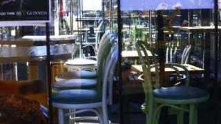 Полиция и РЗИ нахлуха в заведението в София, което отказа да затвори ВИДЕО