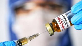 В Япония направиха голяма беля с 80-г. жена и ваксинацията ѝ