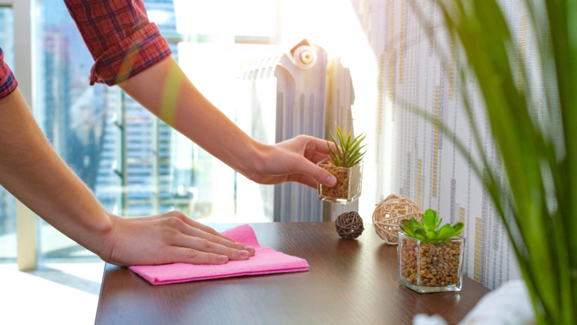 Тайното оръжие на всяка домакиня: струва стотинки, а спестява часове чистене