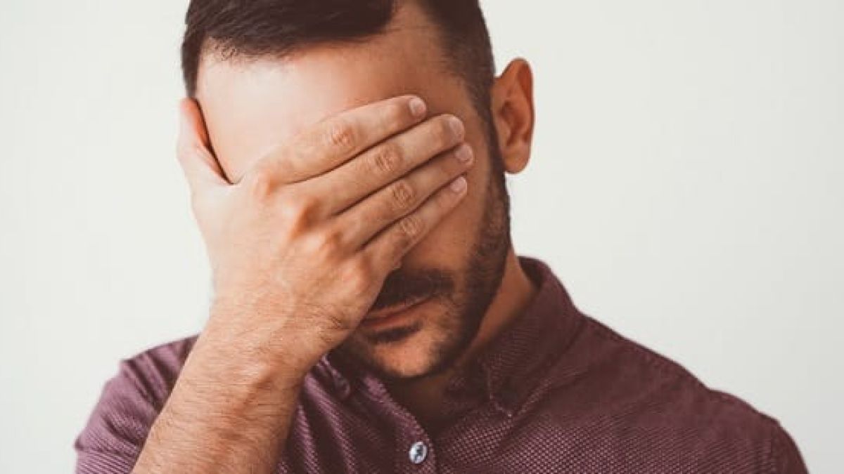 Мъж потъна в земята от срам след бележка от съседите за интимния му живот