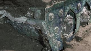 Ново чудо в Помпей: Изкопаха колесница за секс и оргии СНИМКА