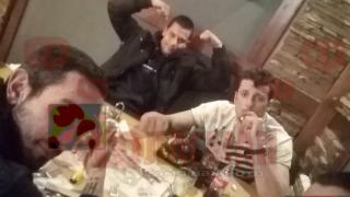 Оборотен дилър от Бургас купонясва със сина на Найден Милков, а полицията... 