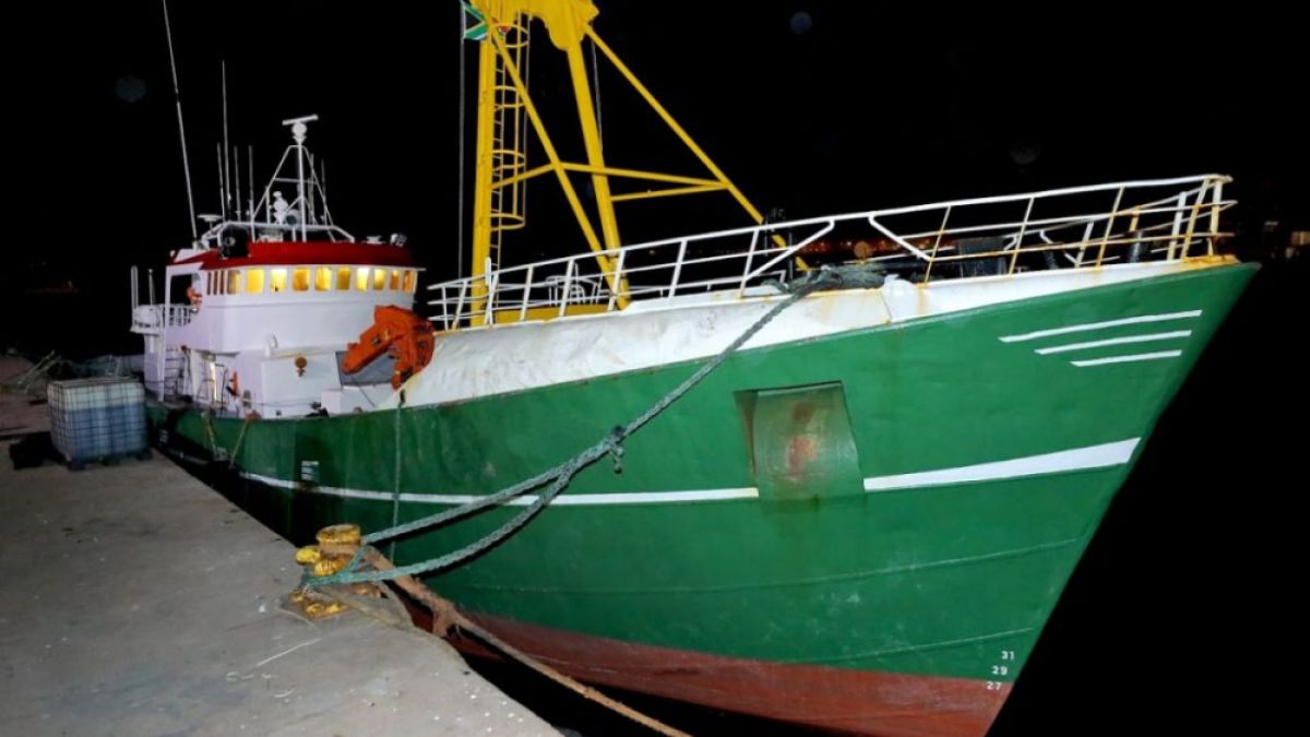 Спипаха български моряци с кокаин за огромна сума край Южна Африка СНИМКИ