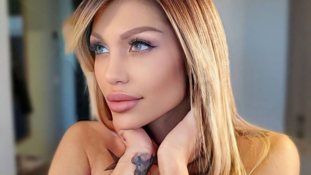 Хулят Джулиана Гани за тази чисто гола СНИМКА 18+, на която ѝ се виждат...