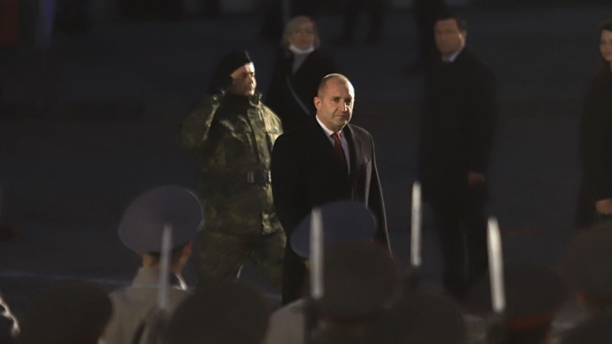 Радев към протестиращи: Железни сте!